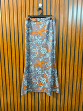 Waist 34 Lenght 38 Fabric silk Ladies Branded Skirt