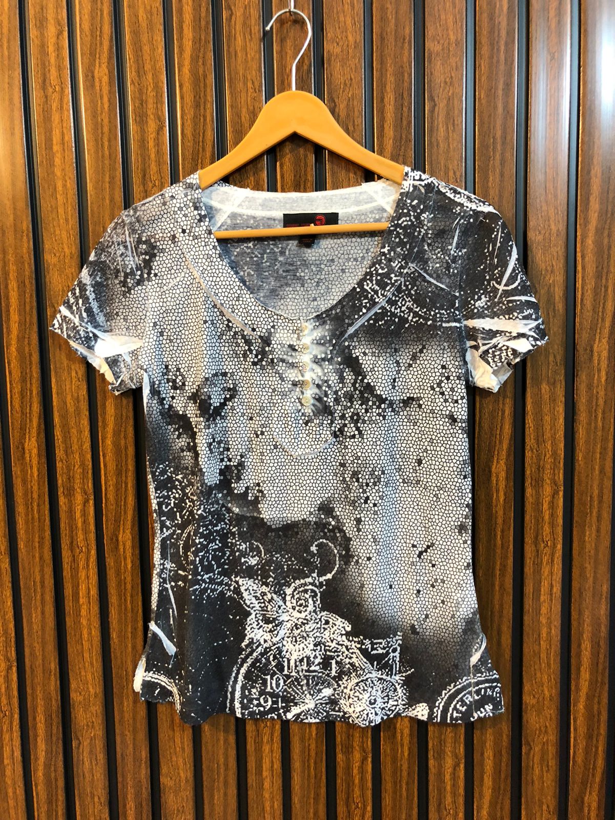Chest 19  Lenght 23 Fashion Forward Women’s T-Shirts