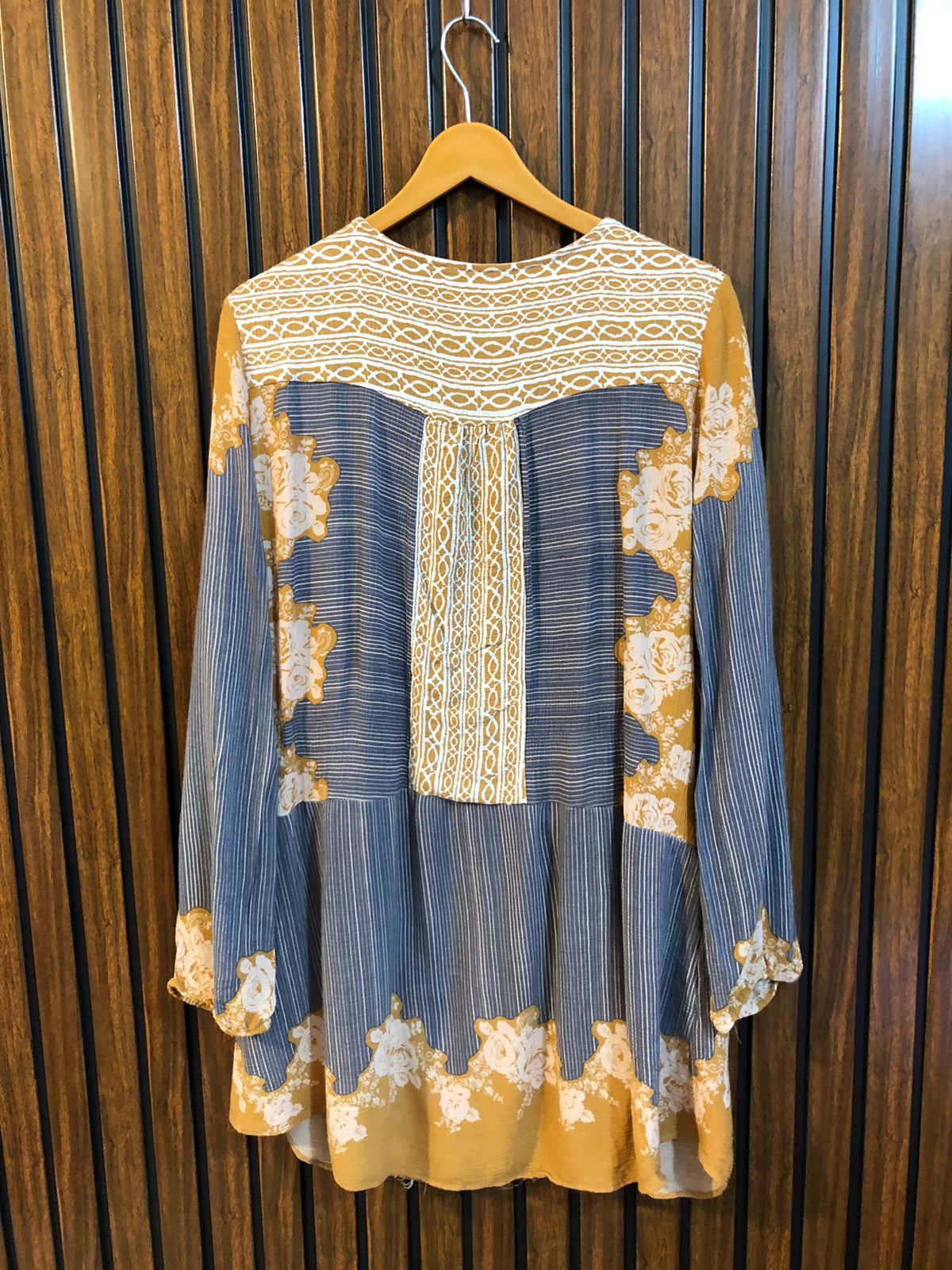 Chest 23  Lenght 32 To 34  Fabric Cotton Silk Elegant Casual Women Shirt