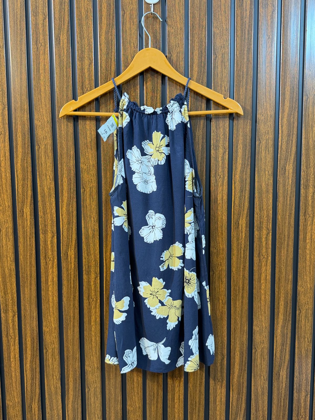 Chest 18  Lenght 25  Fabric linen Trendy Branded Sleeveless Top Collection