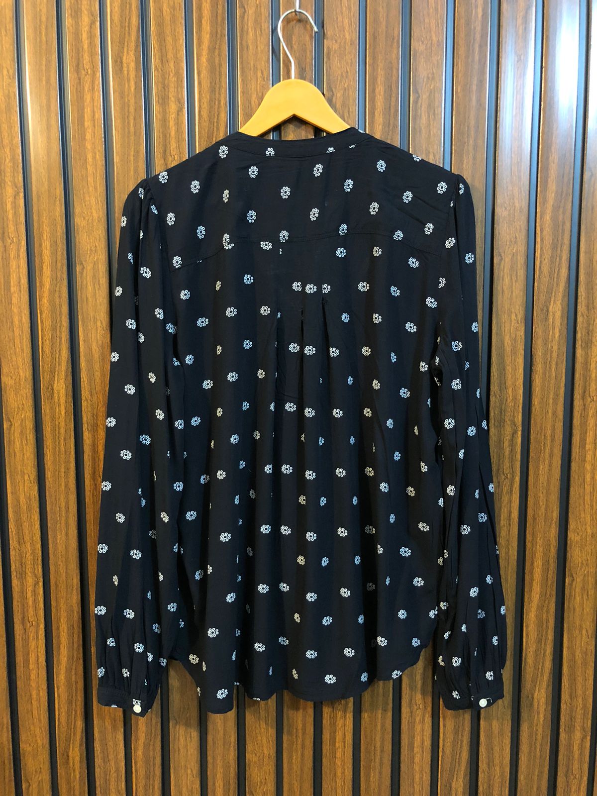 Chest 20  Length 26  Fabric Linen Western Branded Women’s Full Sleeves Top