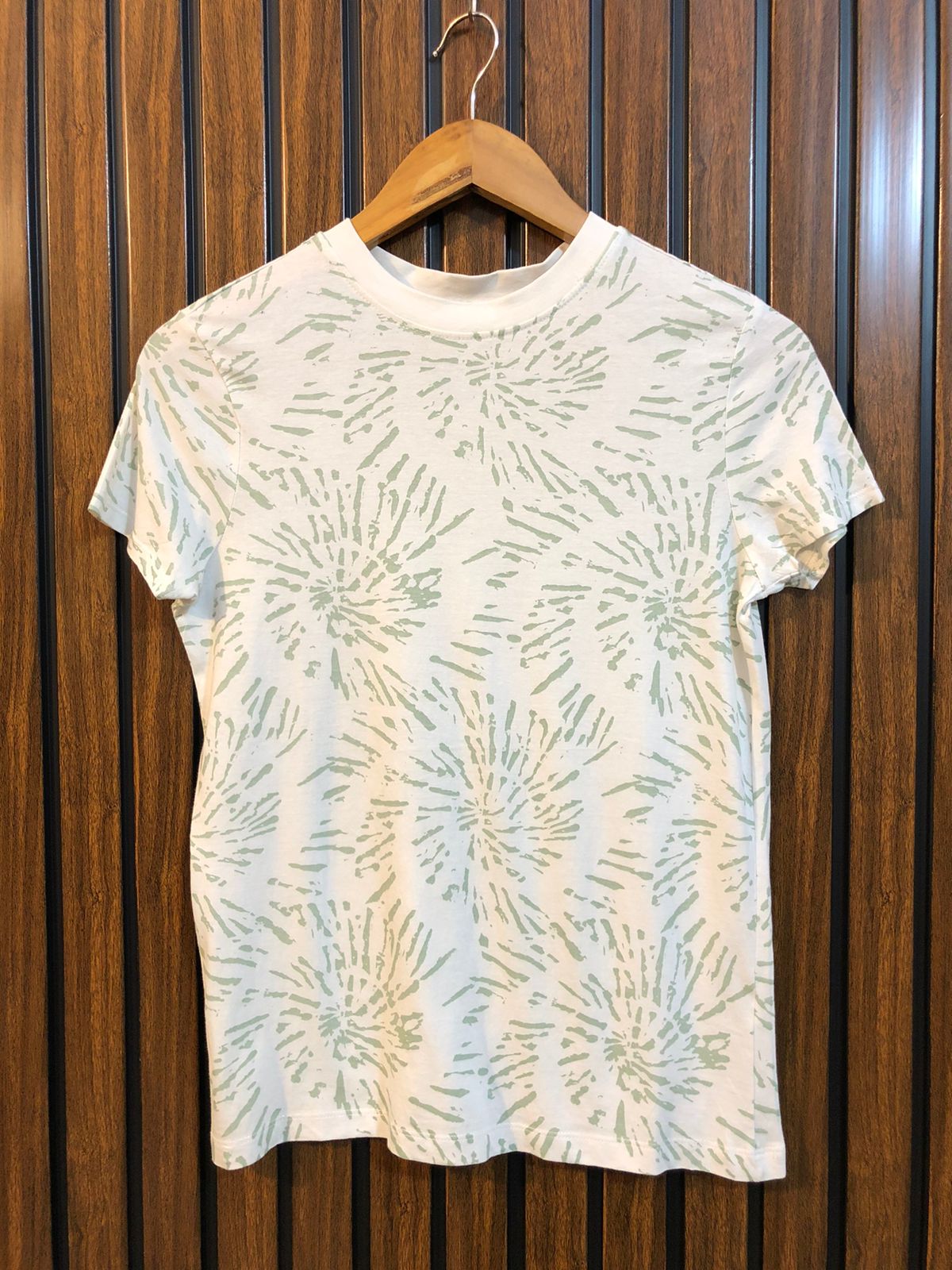 Chest 17  Length 23 Women’s Summer T-Shirt