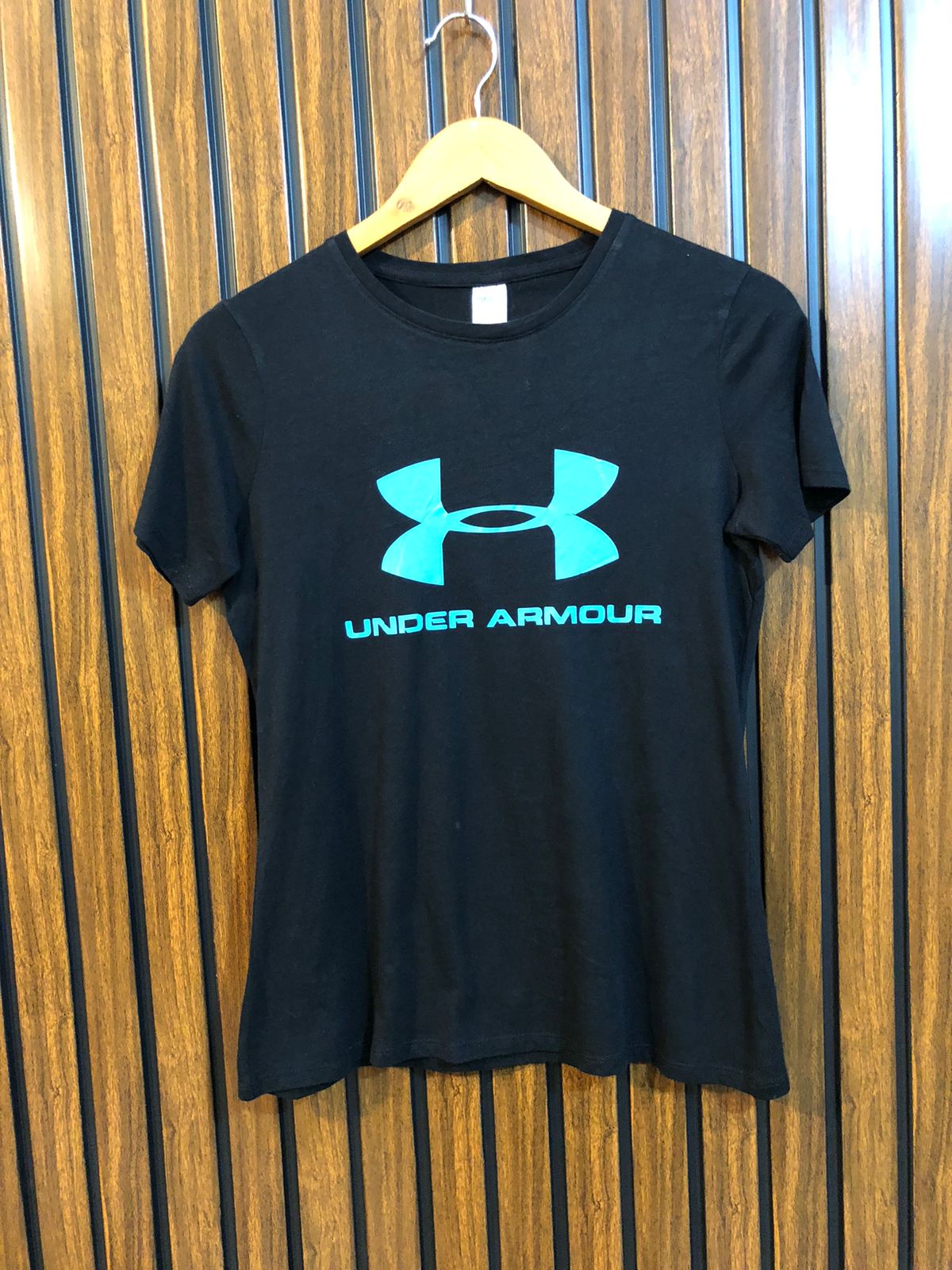 Chest 18  Length 23 Women’s Western Style Tee