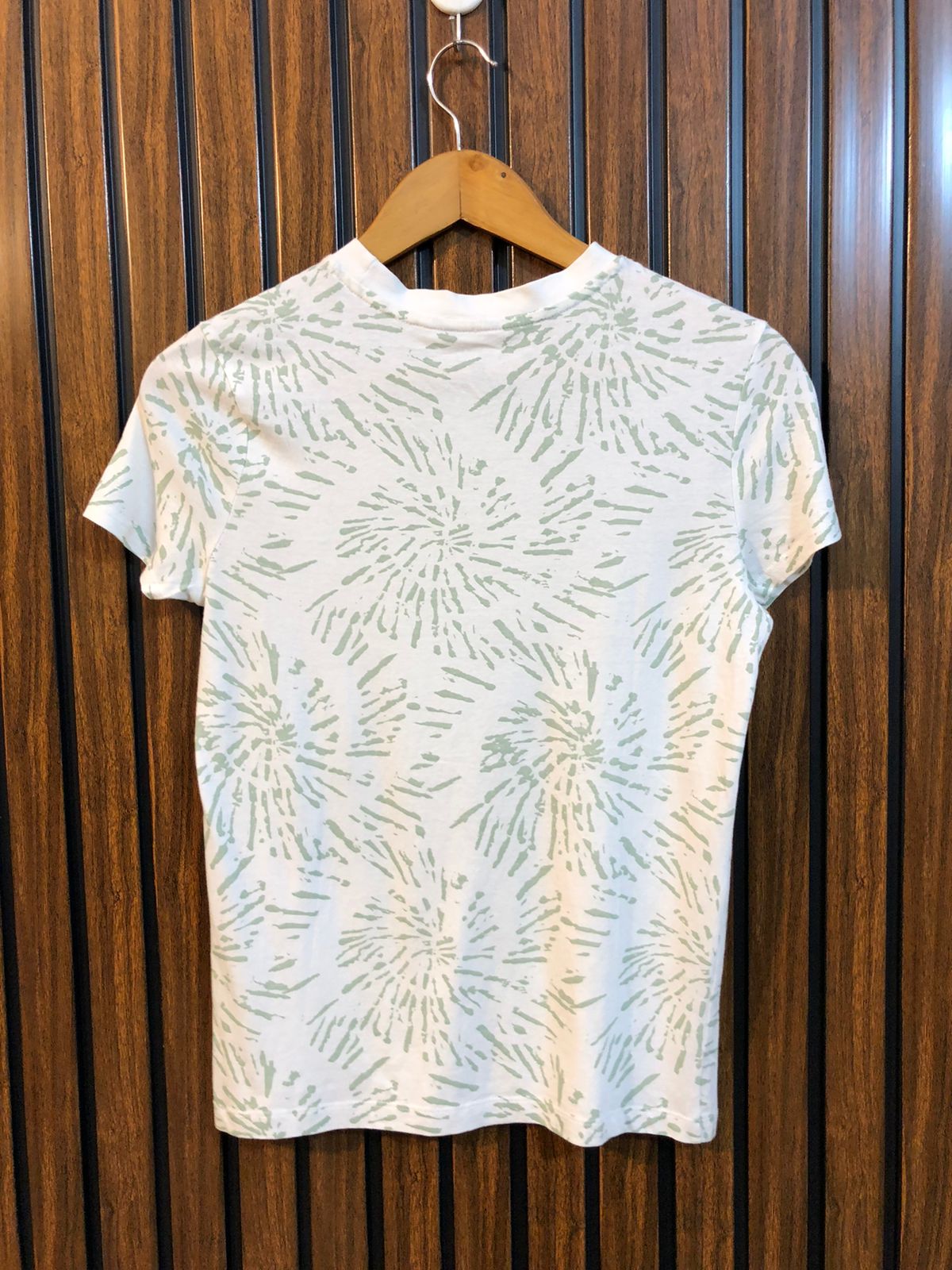 Chest 17  Length 23 Women’s Summer T-Shirt