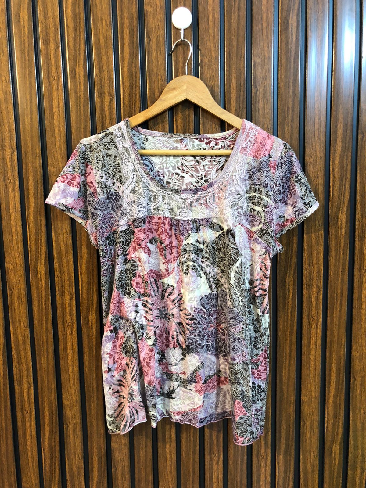 Chest 20.5  Lenght 24 Fashionable Women’s t shirt