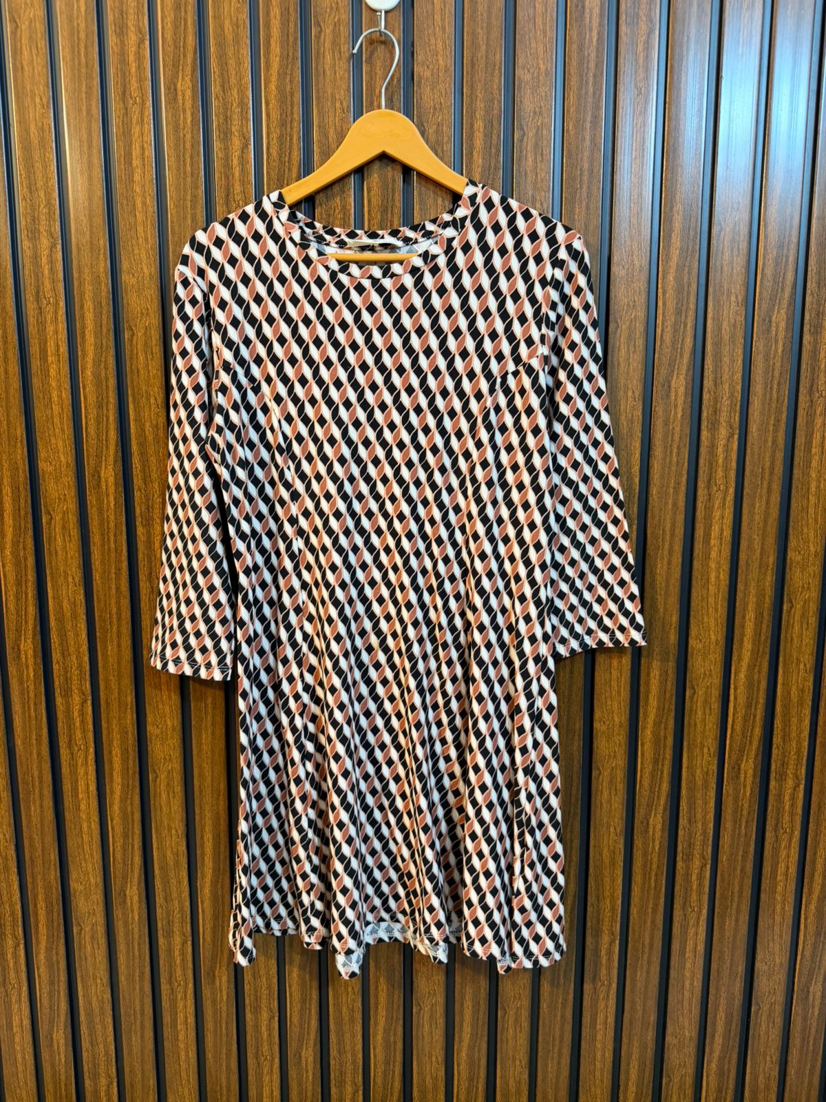 Chest 20  Length 32  Fabric Jersey Branded Women’s Long Sleeve Tops