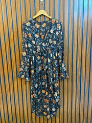 Chest 21  Length front 21 back 48  Fabric Chiffon Women’s Western Fashion Tops