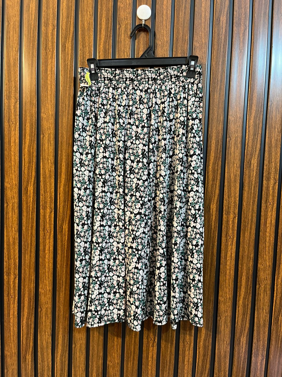 Waist 30  Length 26.5  Fabric Silk jersey Chic Women’s Trouser Collection
