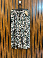 Waist 30  Length 26.5  Fabric Silk jersey Chic Women’s Trouser Collection