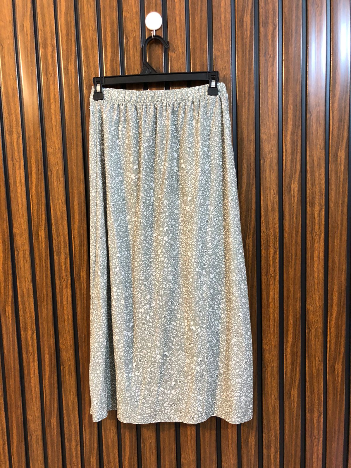 Waist 30  Length 30  Fabric Silk Women's Beautiful Skirt