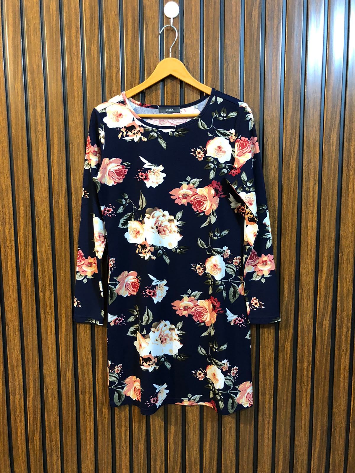 Chest 19  Length 33  Fabric Silk Jersey Women's Branded Long Top