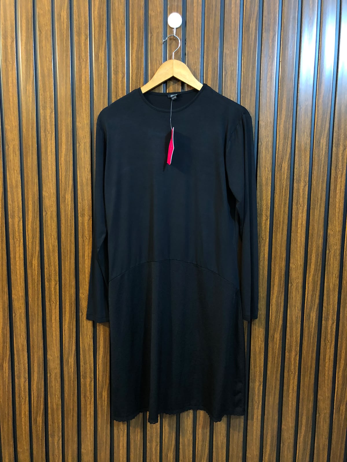 Chest 21  Length 37  Fabric Silk Jersey Women's Fashion Long Top