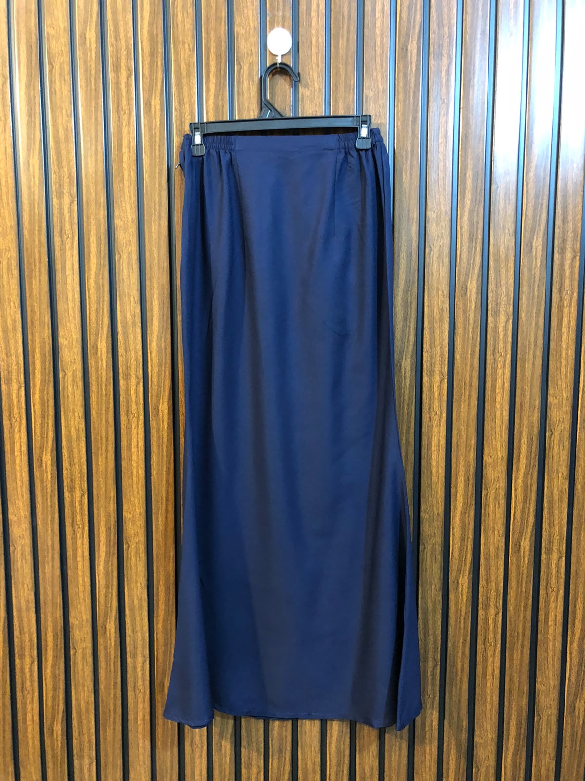 Waist 28  Length 39  Fabric Silk Fashionable Ladies Skirt