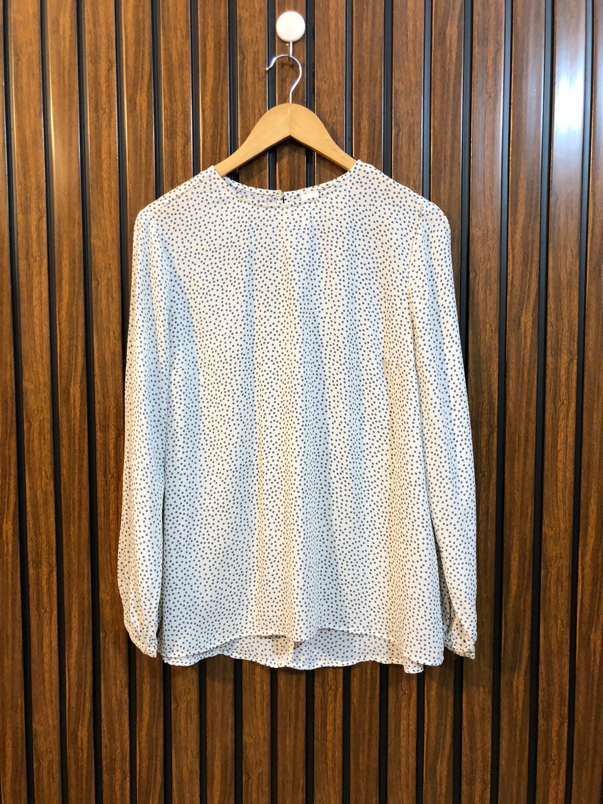 Chest 18  Length 24 to 25  Fabric chiffon Branded Women's Full Sleeve Top