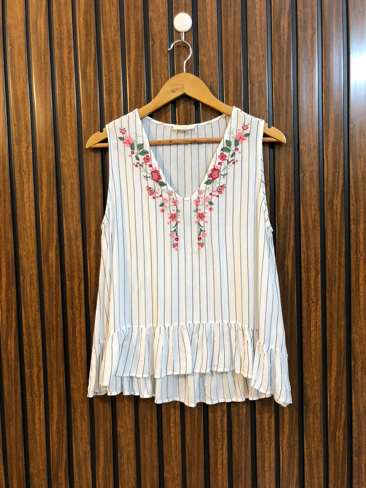 Chest 17  Lenght 20 to 23  Fabric linen Imported Ladies Fashion Top