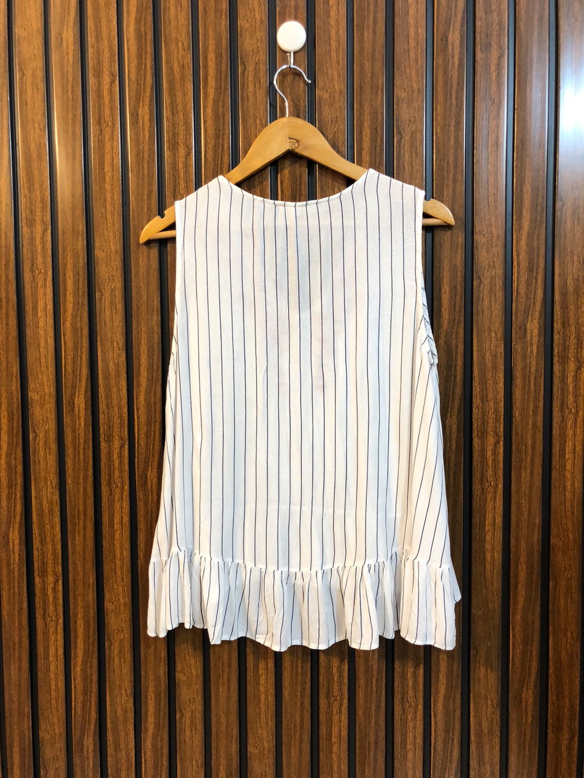Chest 17  Lenght 20 to 23  Fabric linen Imported Ladies Fashion Top