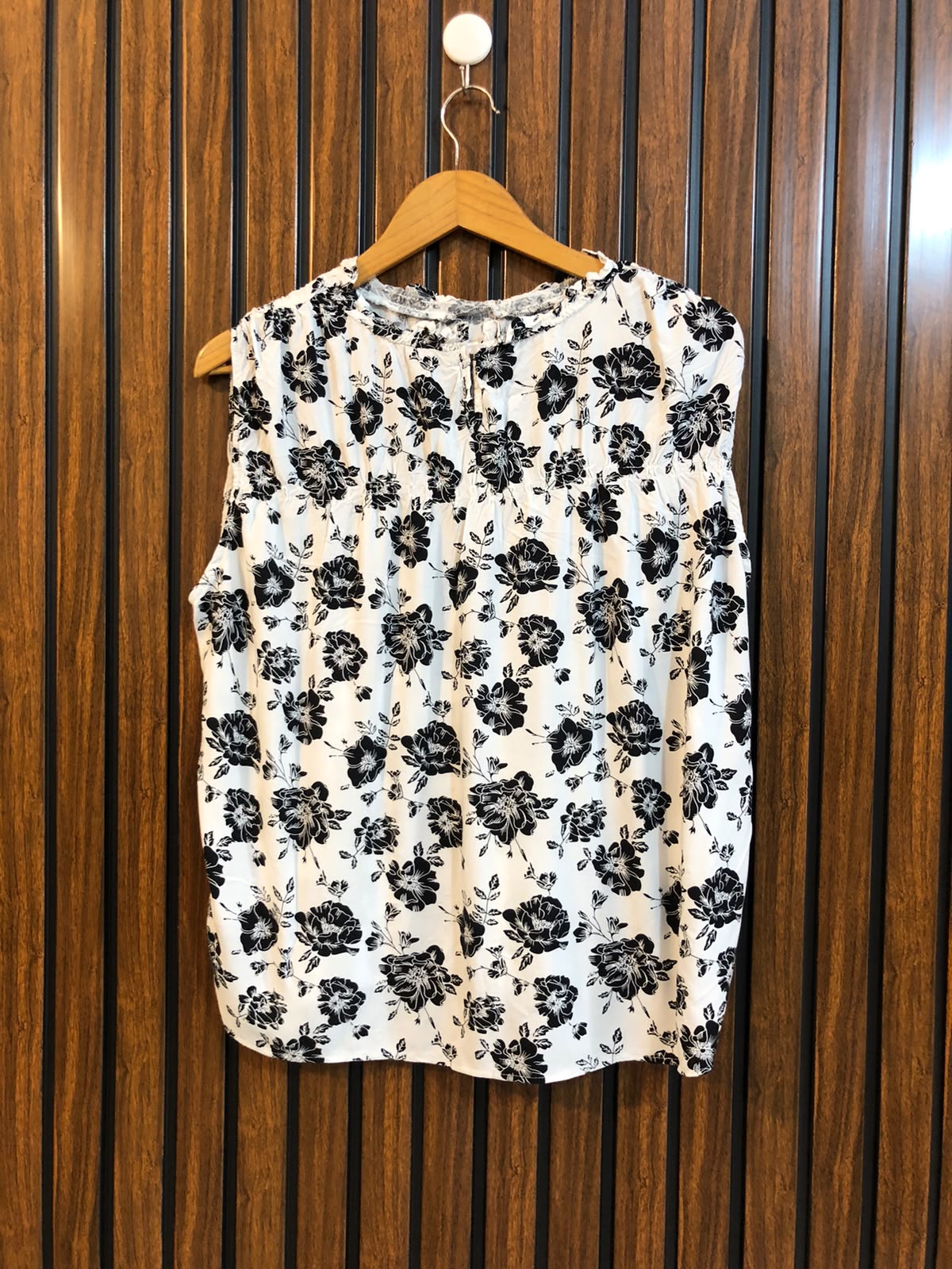 Chest 23  Lenght 23  Fabric Linen Premium Ladies Western Top