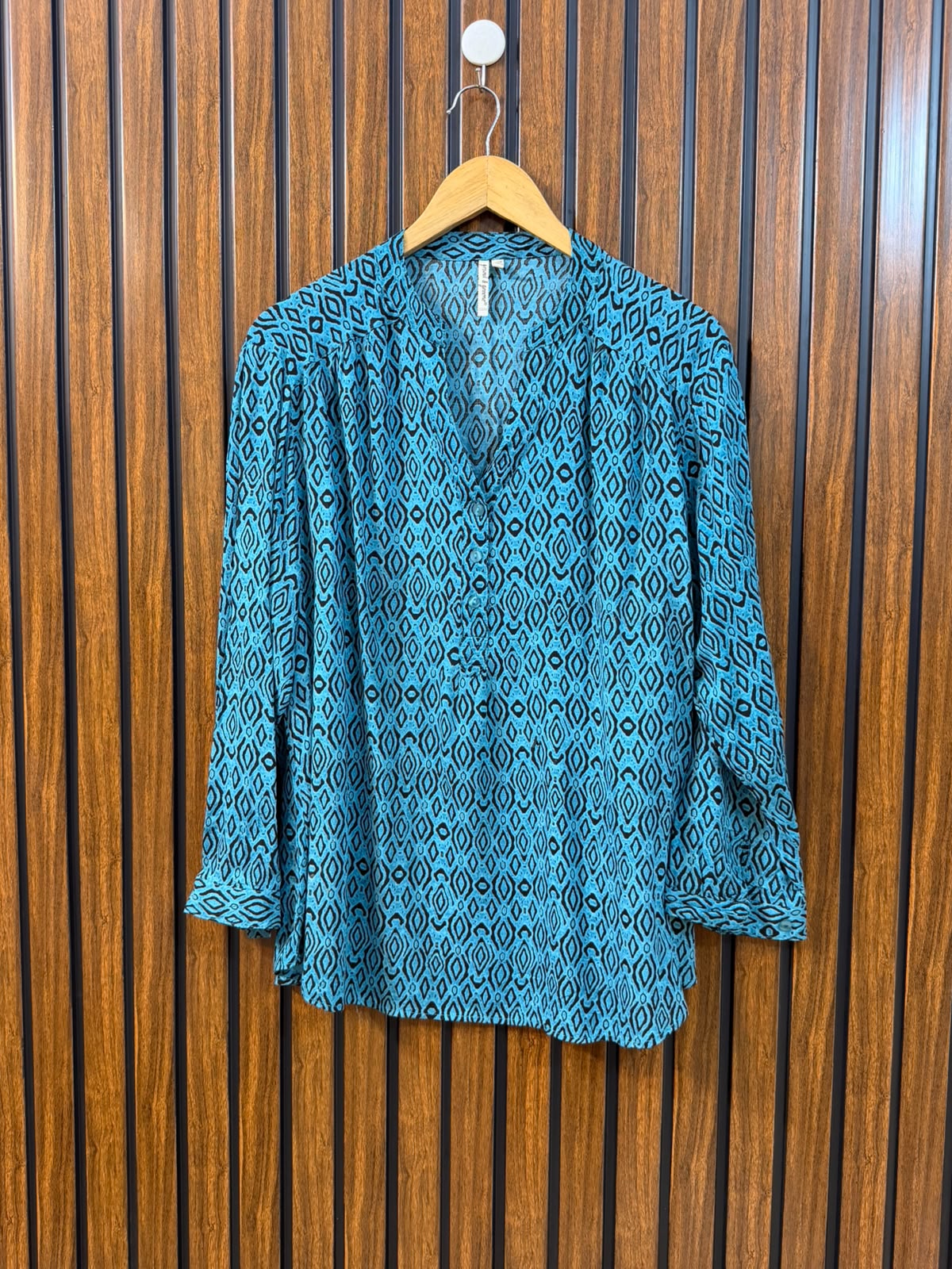 Chest 20  Length 27 To 28  Fabric Linen Women's Elegant Full Sleeve Top
