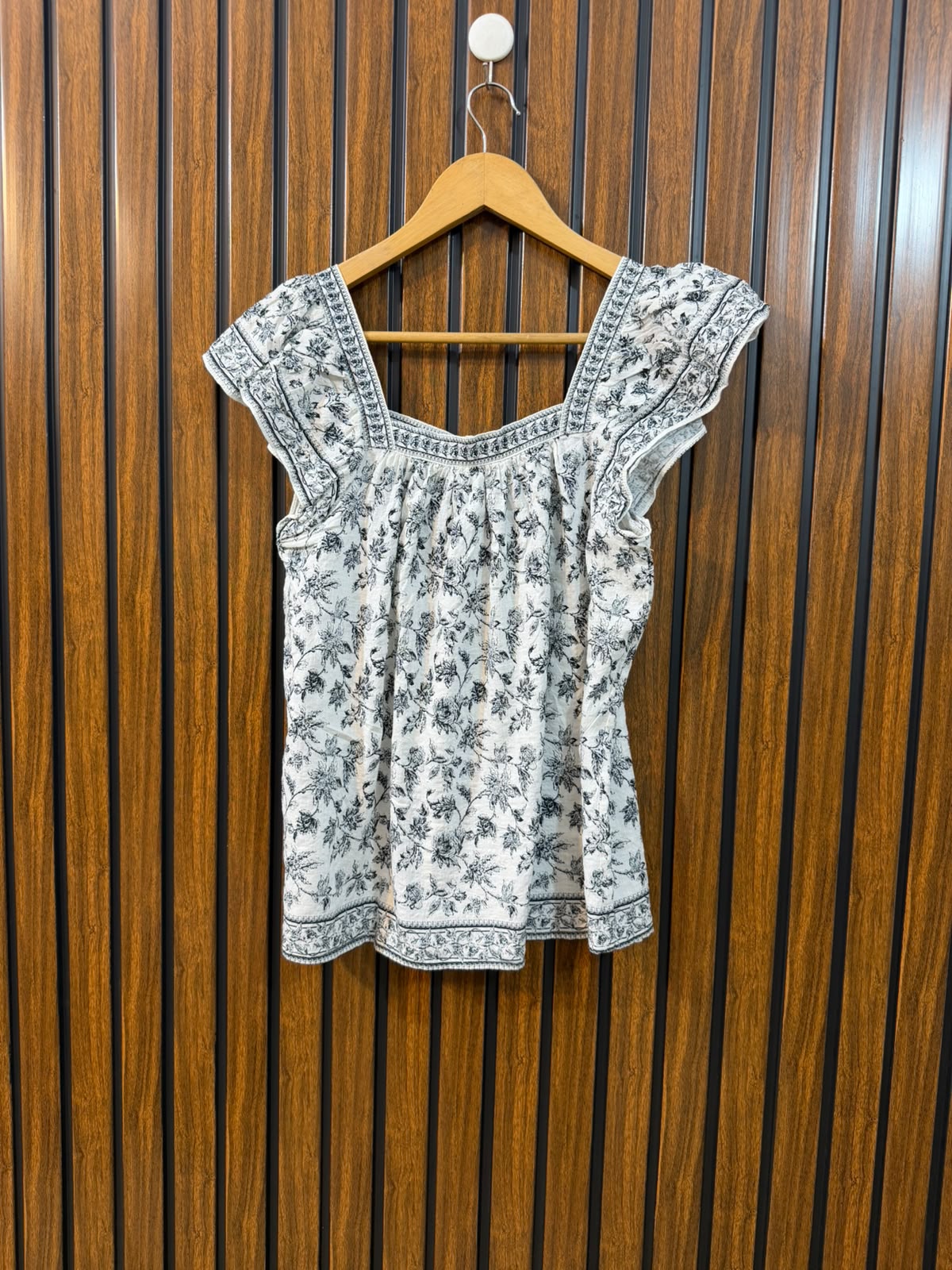 Chest 18  Length 21  Fabric Cotton Women's Branded Summer Sleeveless Top