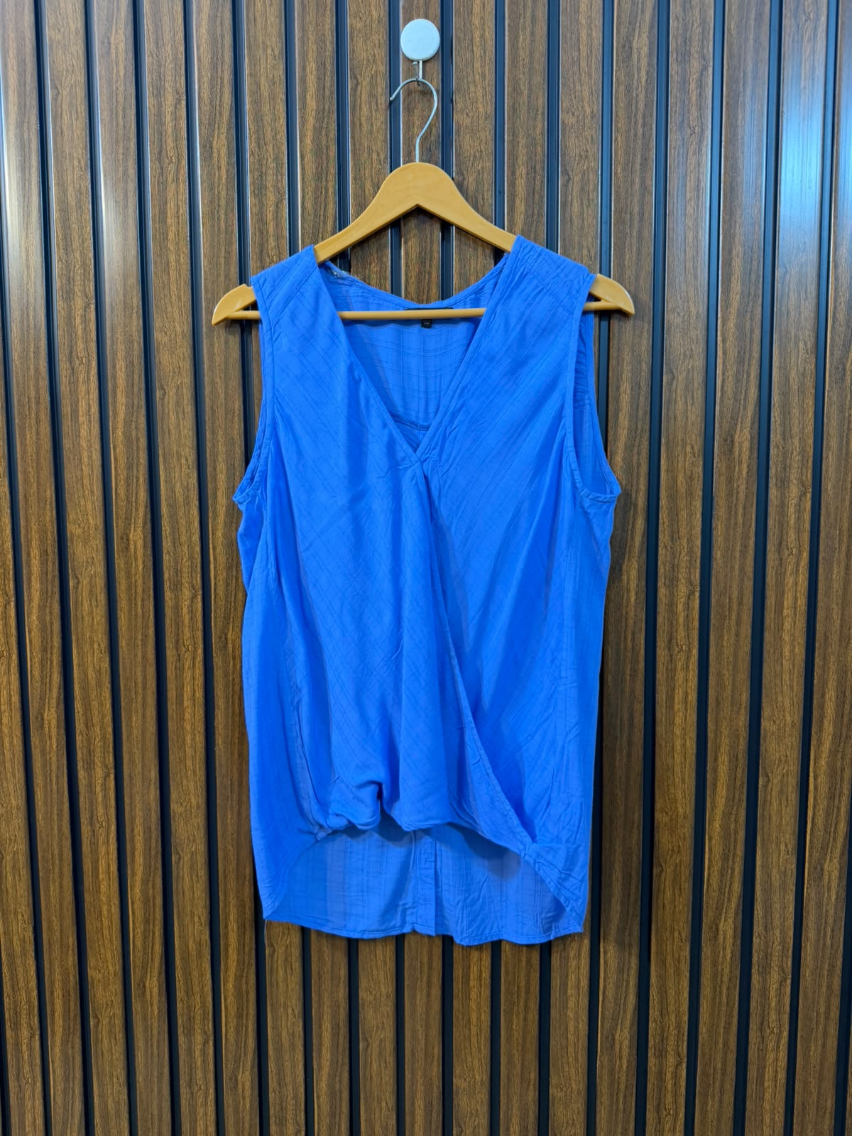 Chest 20  Length 23 To 25  Fabric Cotton Silk Branded Sleeveless Top for Women