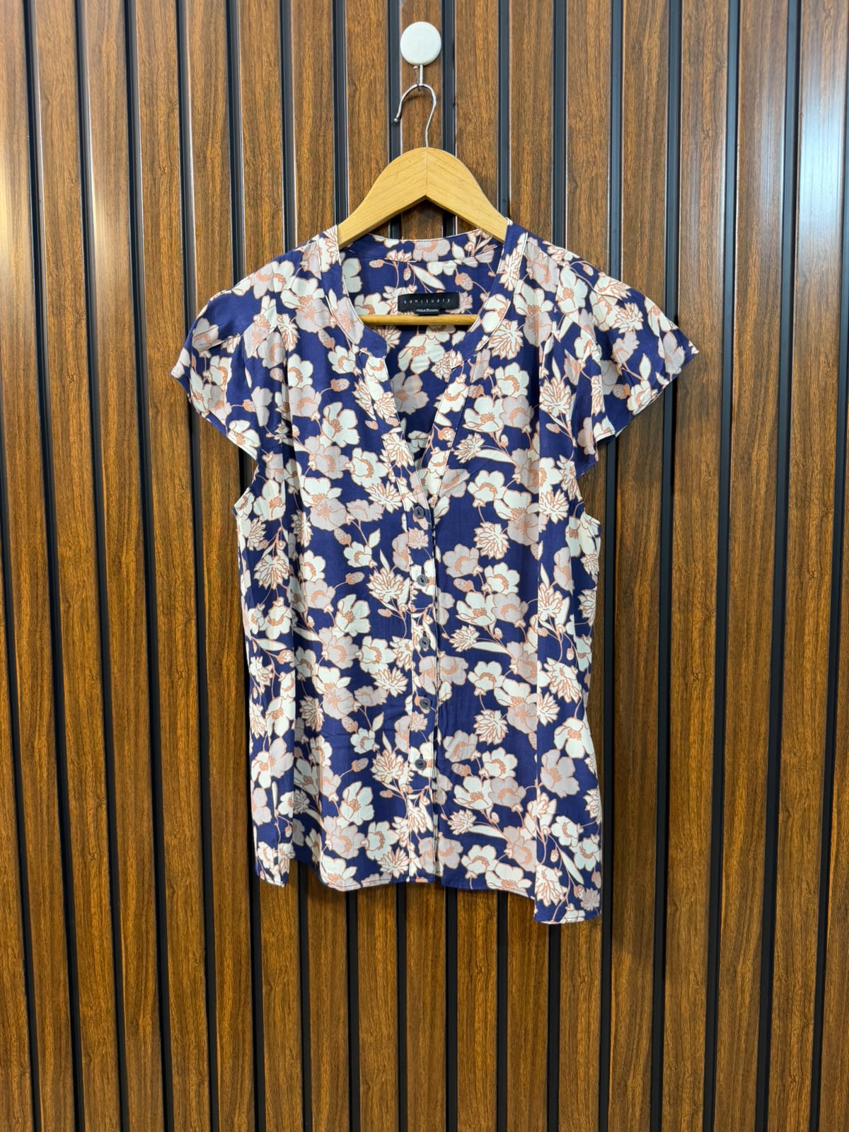 Chest 18  Length 24  Fabric Silk Women's Branded Fashion Top