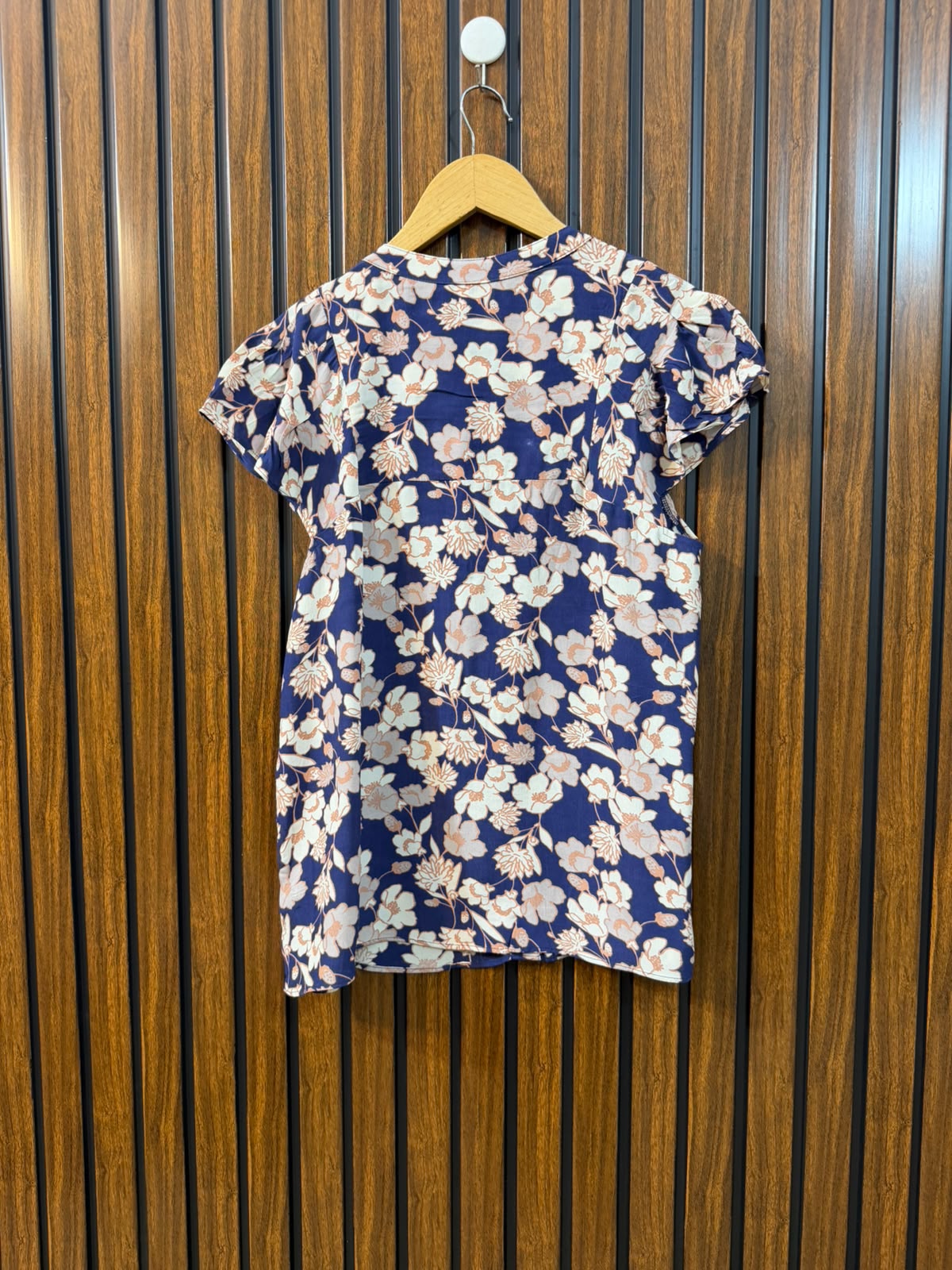 Chest 18  Length 24  Fabric Silk Women's Branded Fashion Top