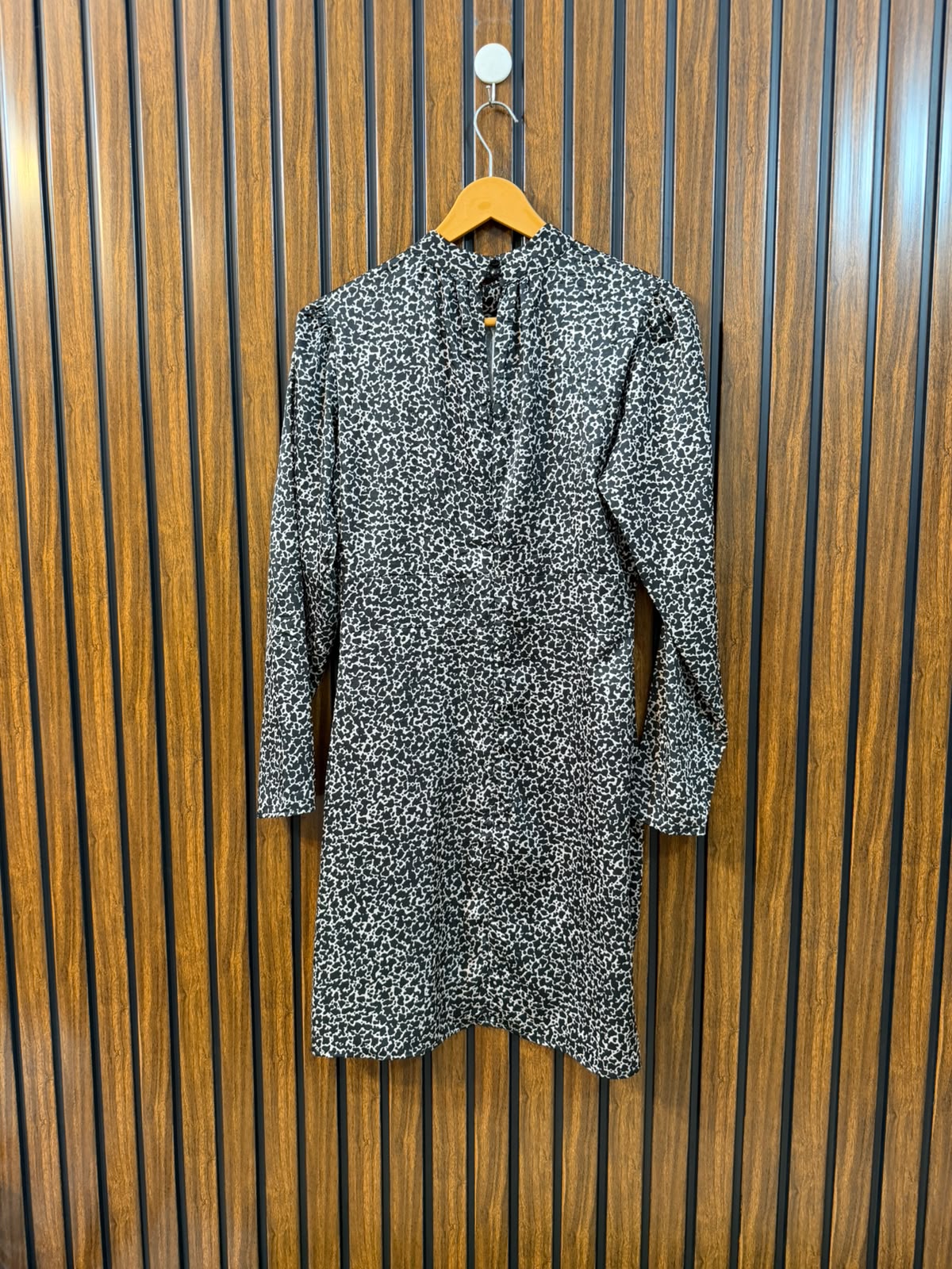 Chest 17  Length 33  Fabric Silk Ladies' Western Long Top