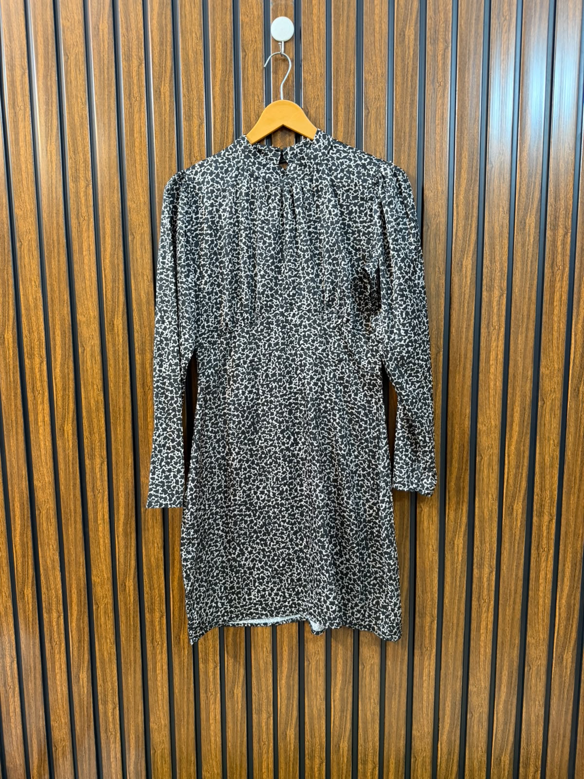 Chest 17  Length 33  Fabric Silk Ladies' Western Long Top