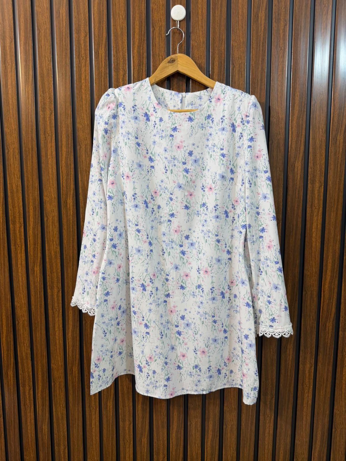 Chest 18  Length 31  Fabric Silk Branded Ladies Long Top