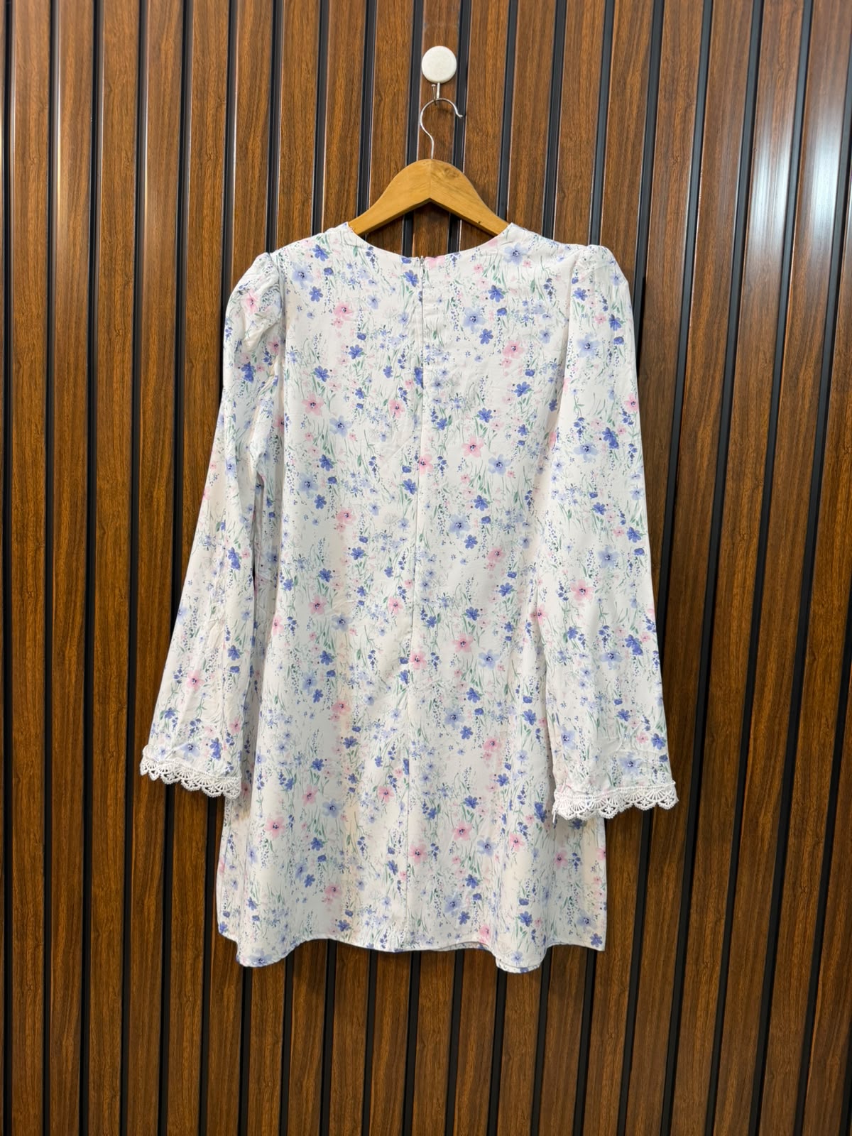 Chest 18  Length 31  Fabric Silk Branded Ladies Long Top