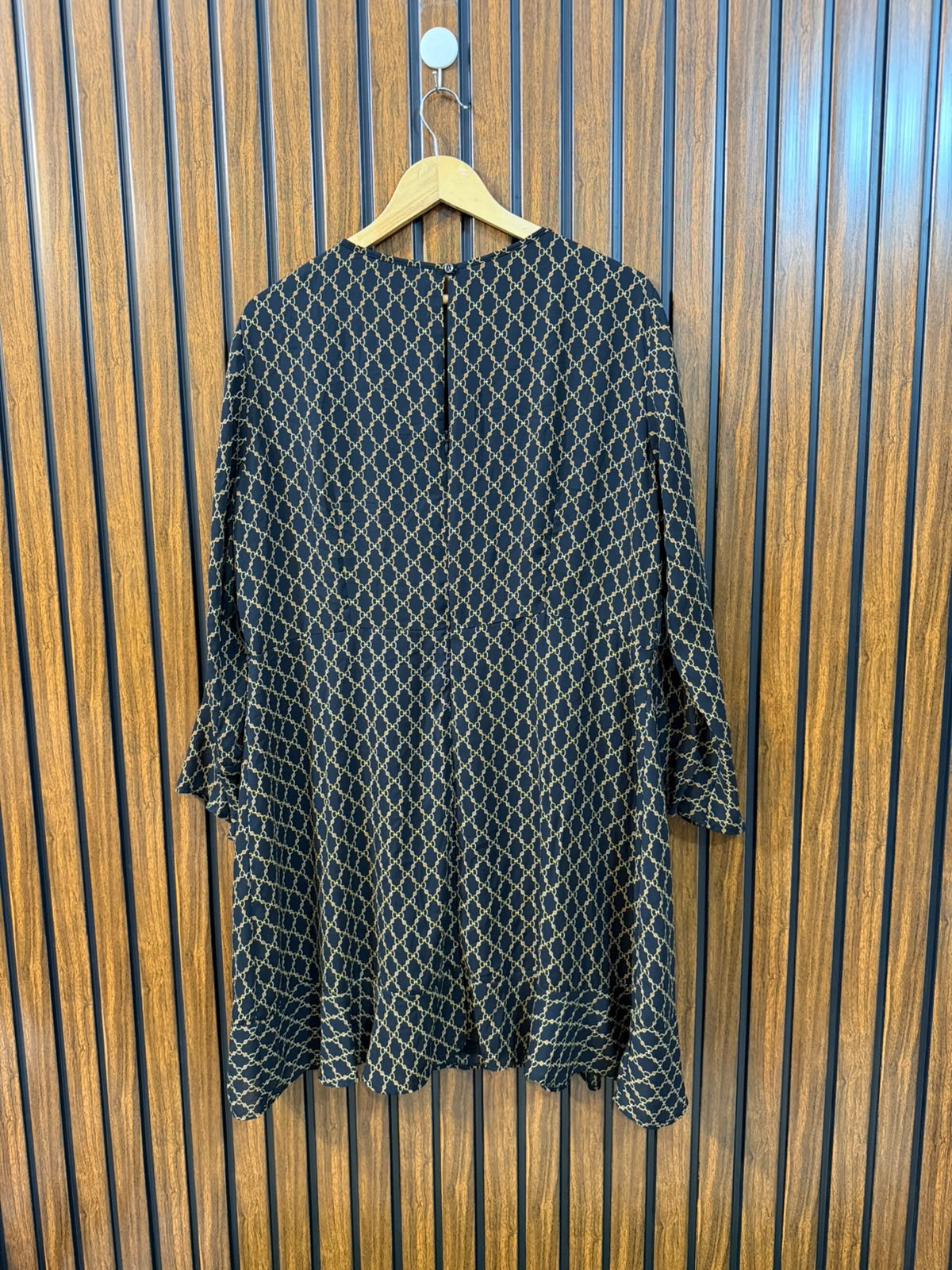 Chest 22  Length 36  Fabric Chiffon Branded Women's Fashion Top