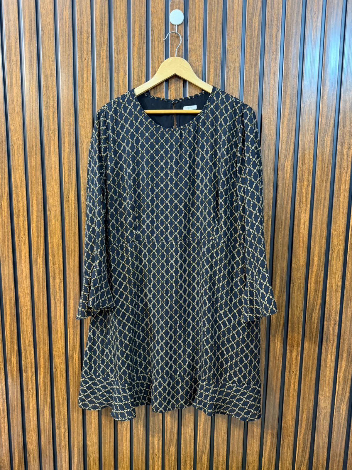 Chest 22  Length 36  Fabric Chiffon Branded Women's Fashion Top