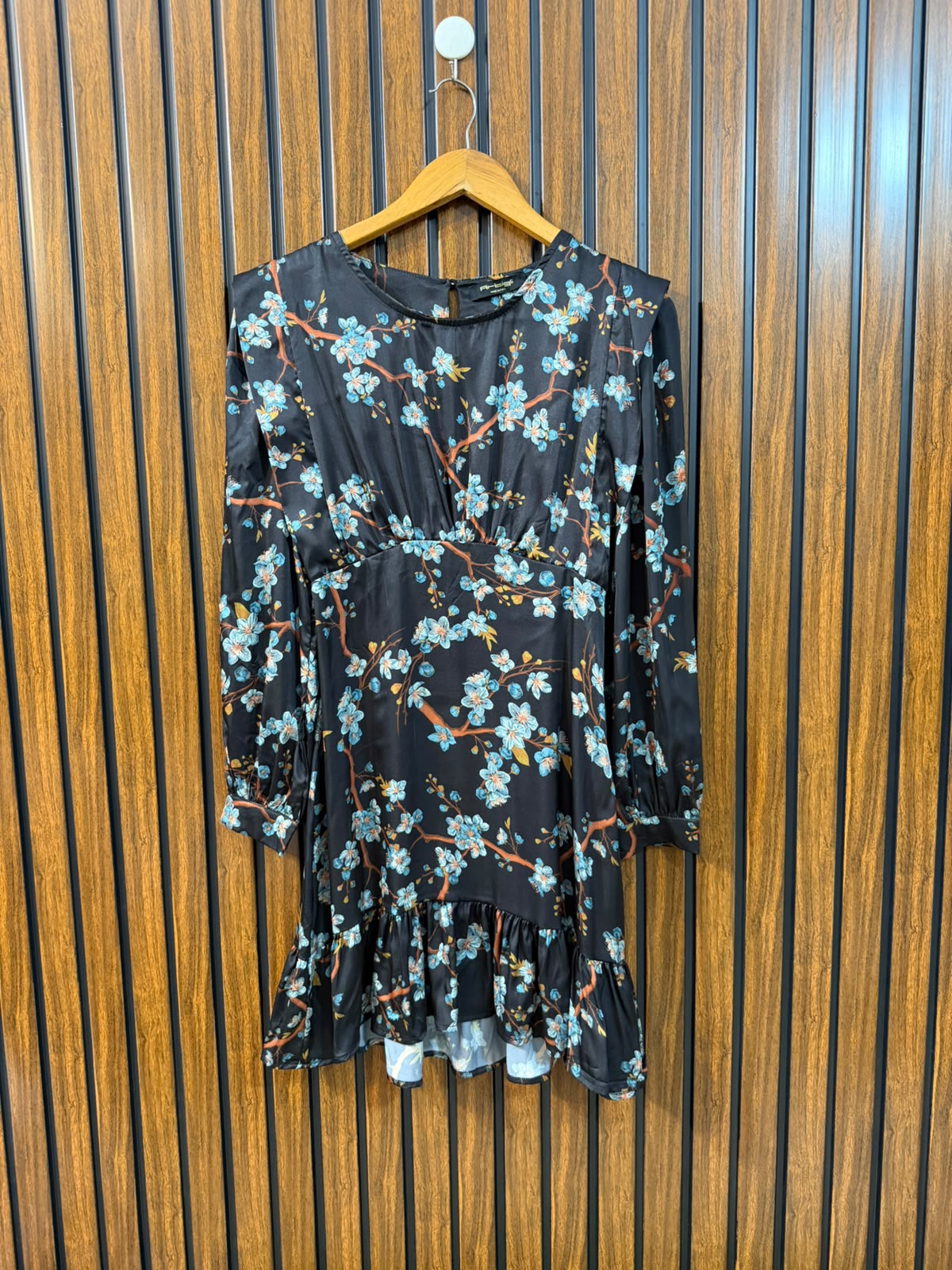 Chest 17  Length 32  Fabric Silk Western Ladies Long Top