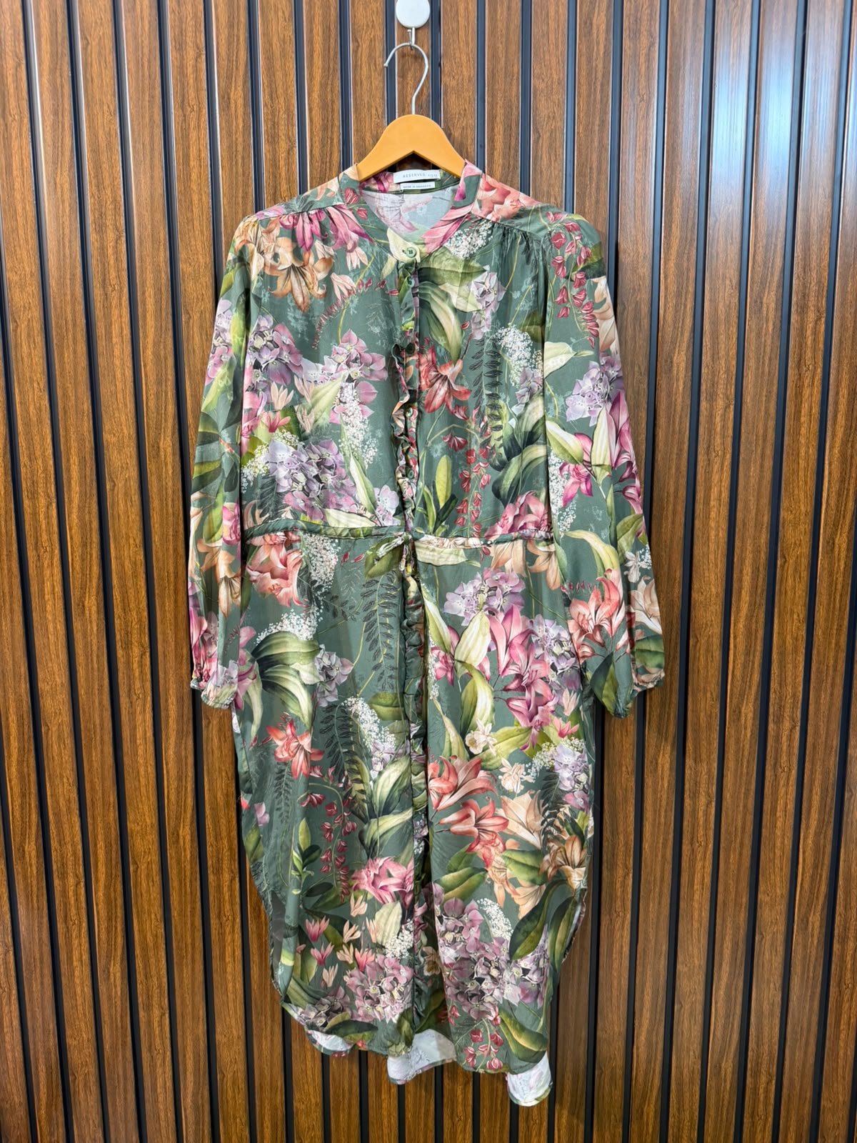 Chest 20  Length 43 To 44  Fabric Silk Branded Women's Outfit Top