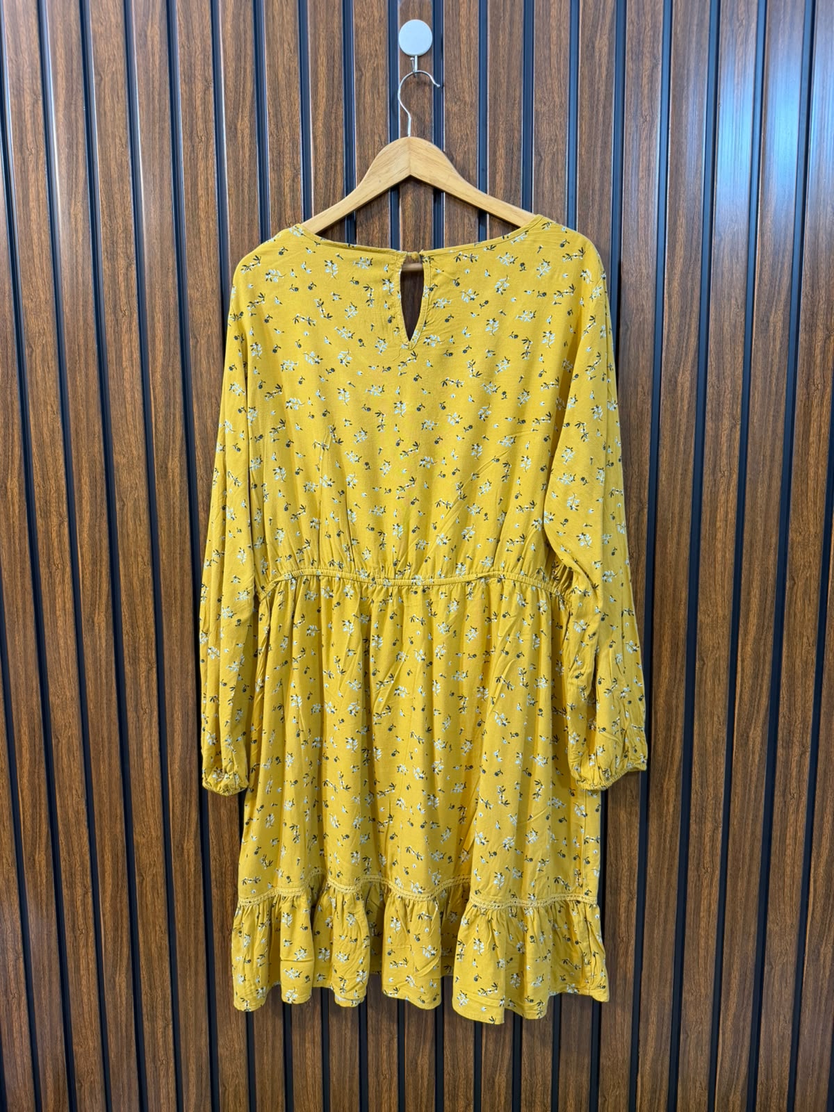 Chest 22  Length 37  Fabric Linen Western Long Top Collection