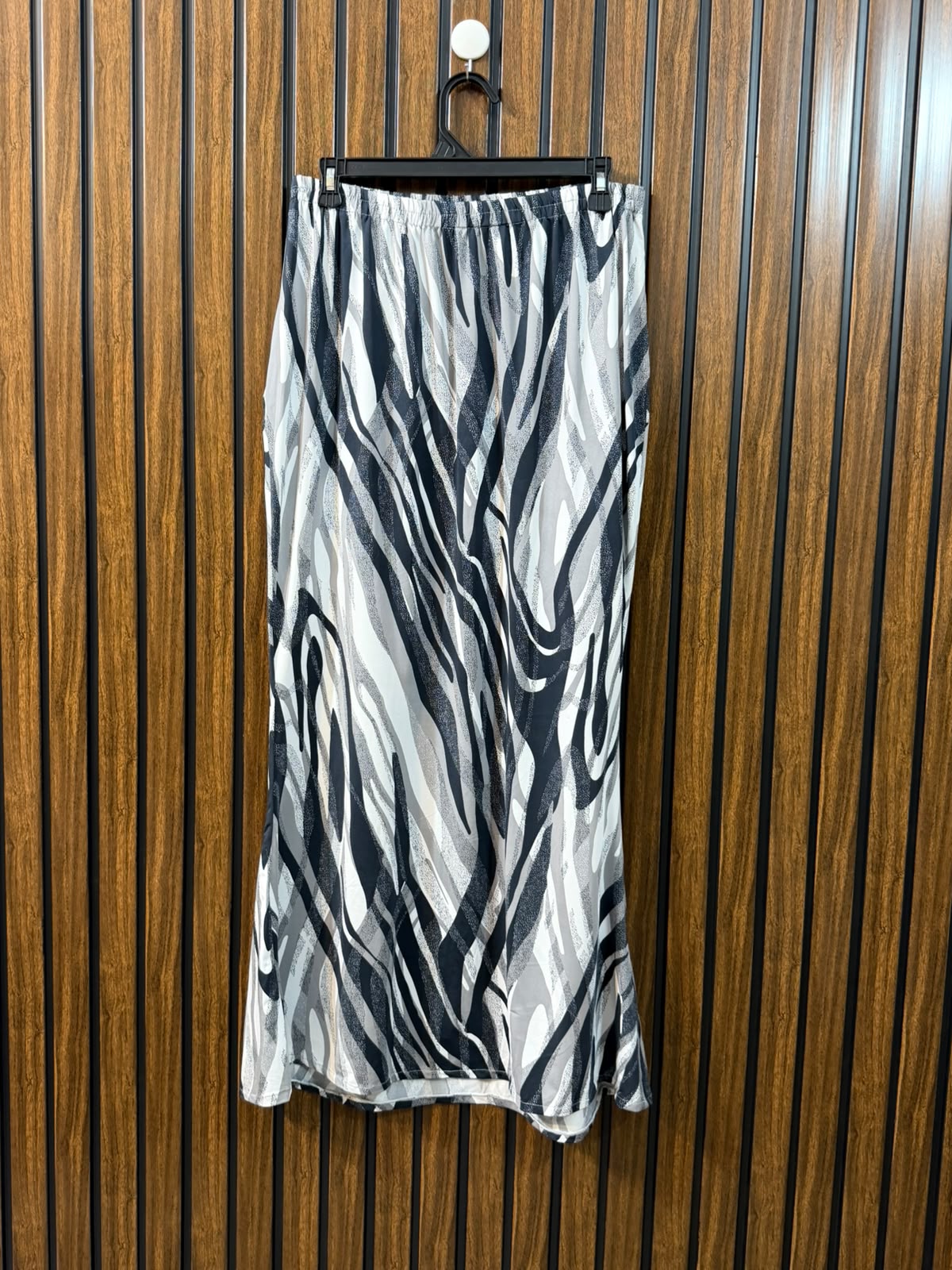 Waist 34  Length 37  Fabric Silk Jersey Women's Branded Skirt