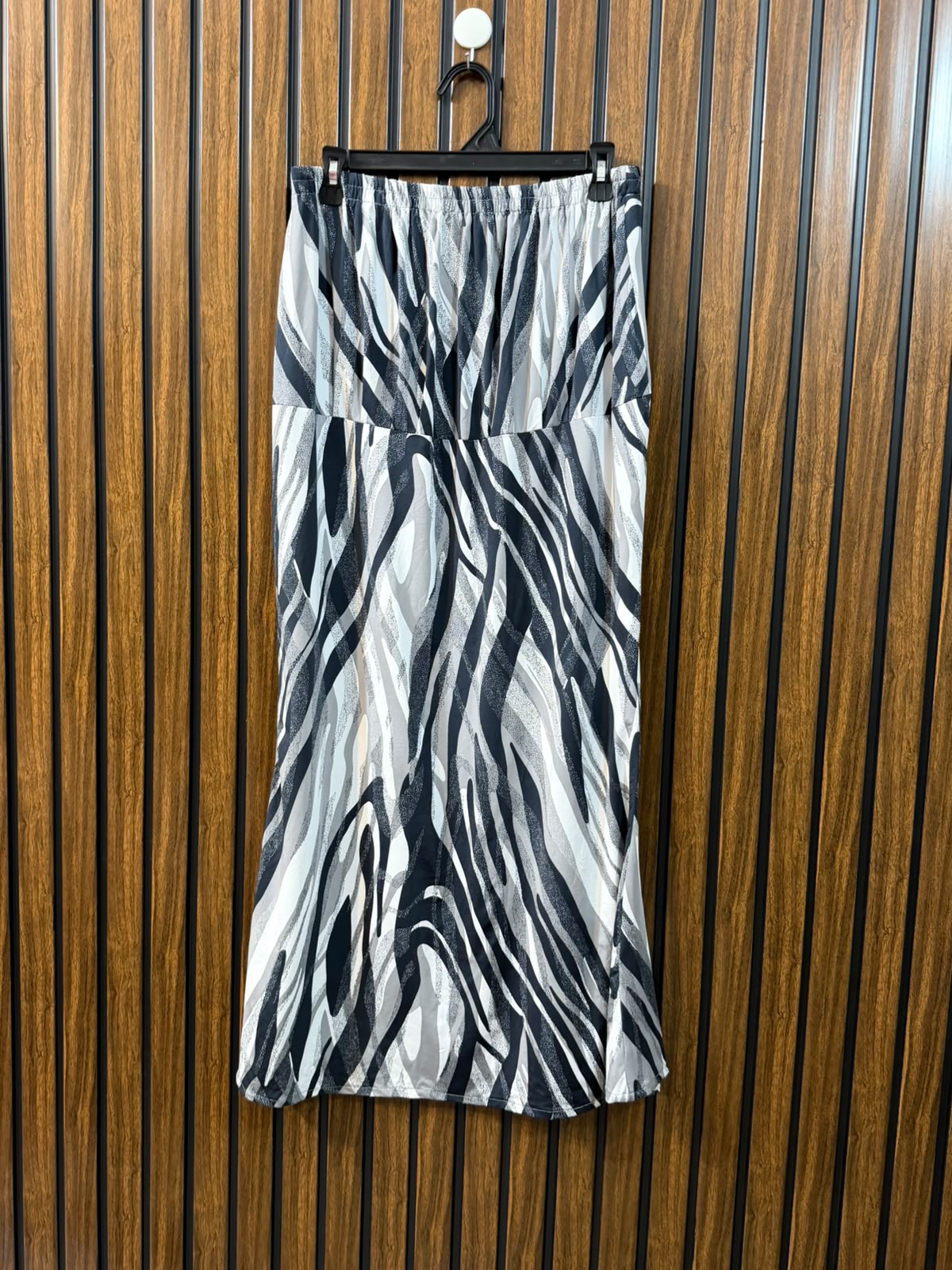 Waist 34  Length 37  Fabric Silk Jersey Women's Branded Skirt