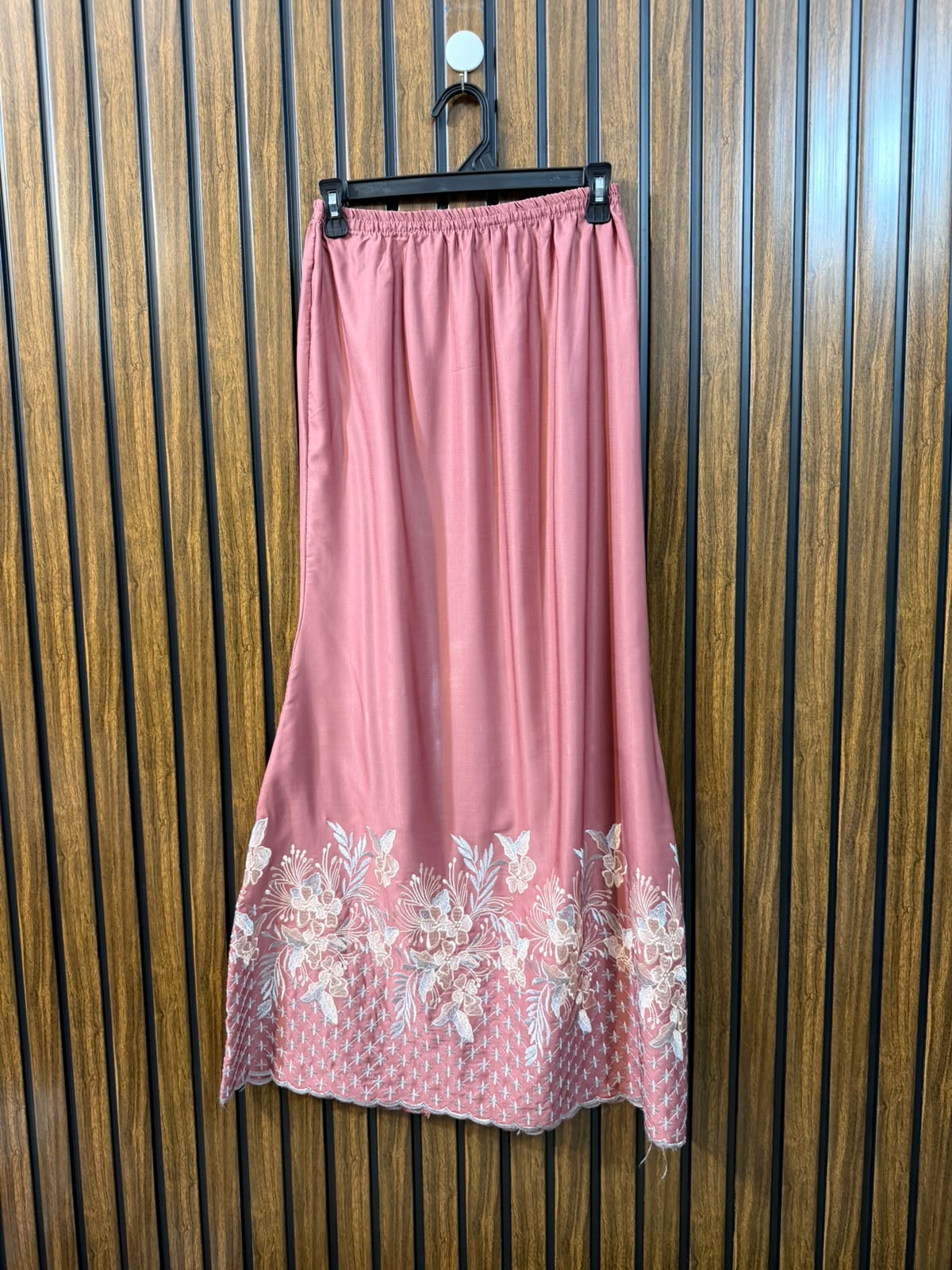 Waist 30  Length 39  Fabric Silk Women's Stylish Skirt