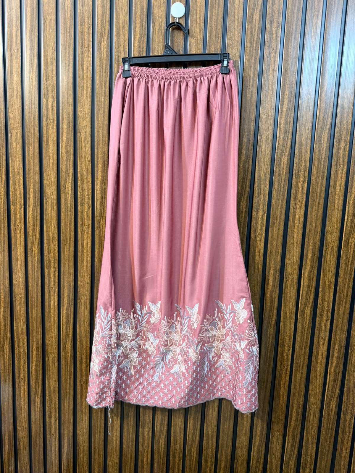 Waist 30  Length 39  Fabric Silk Women's Stylish Skirt