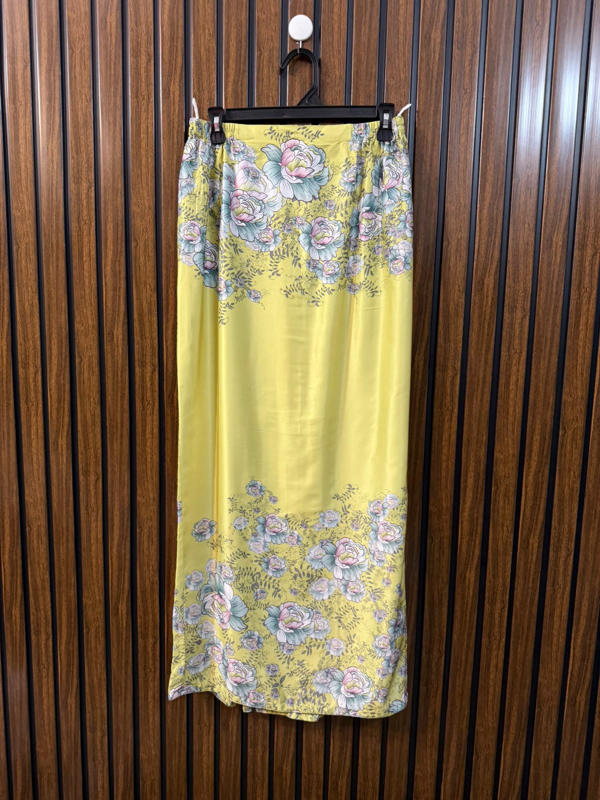 Waist 30  Length 39  Fabric Silk Ladies' Western Skirt