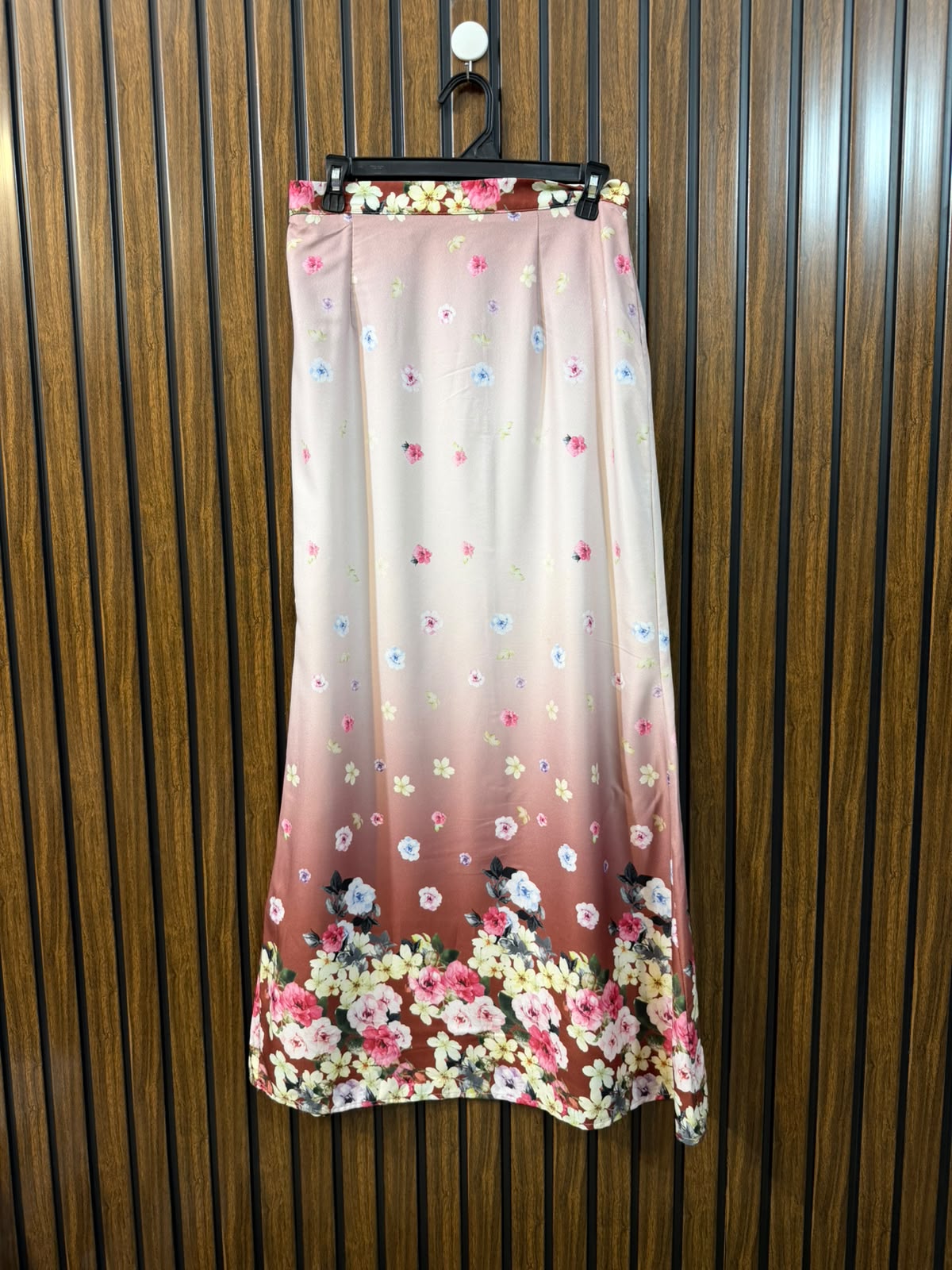 Waist 30  Length 41  Fabric Silk Women's Classic Skirt