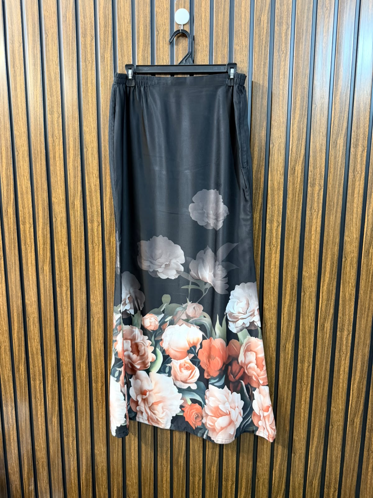 Waist 32  Length 42  Fabric Silk Western Wear Skirt for Women