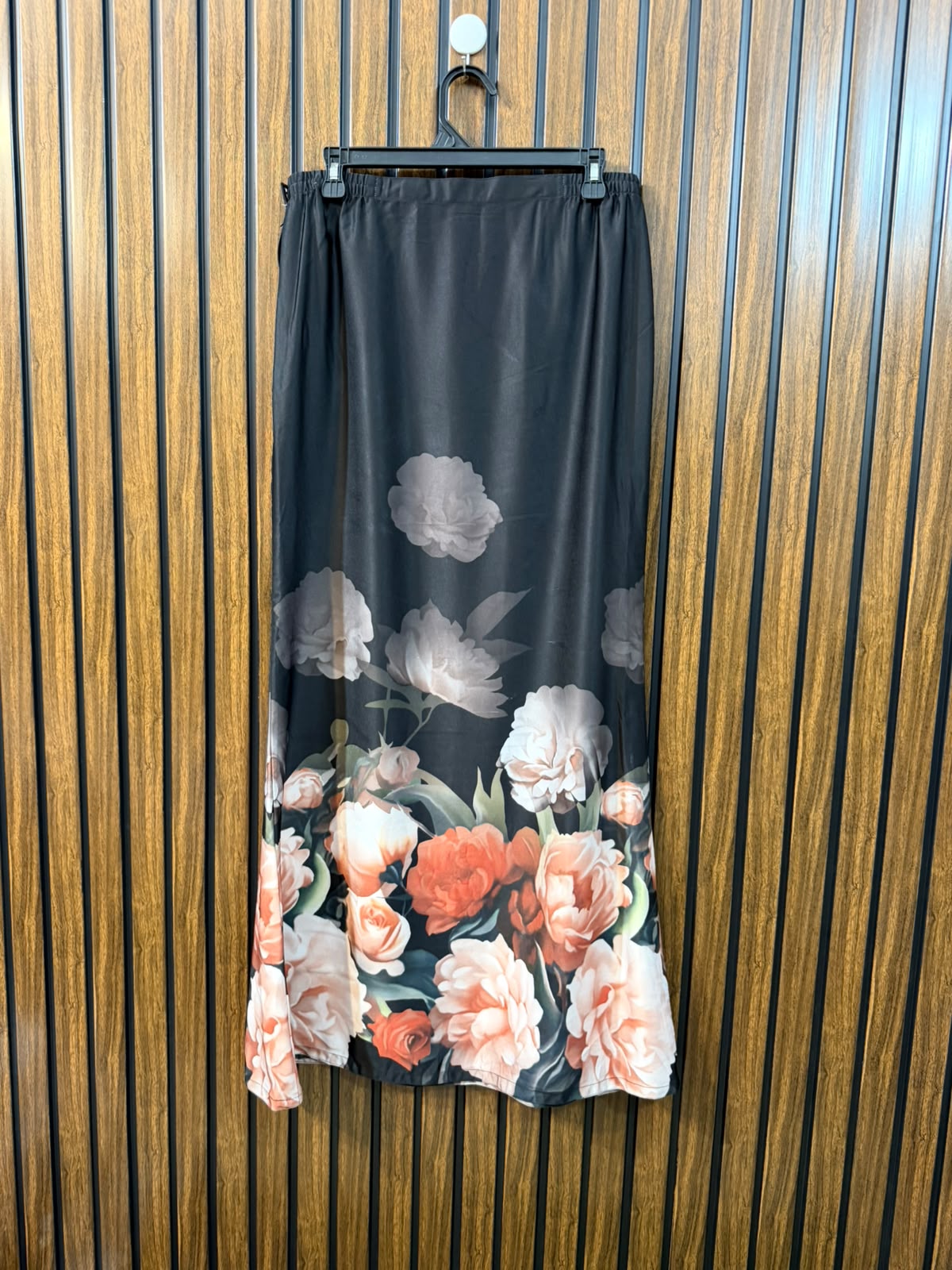 Waist 32  Length 42  Fabric Silk Western Wear Skirt for Women