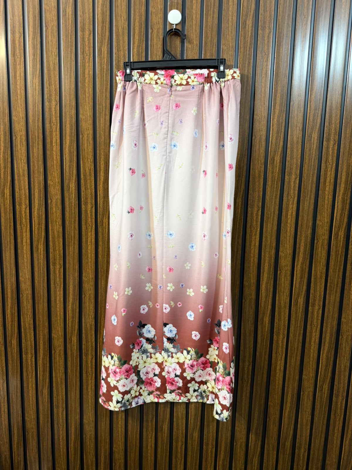 Waist 30  Length 41  Fabric Silk Women's Classic Skirt