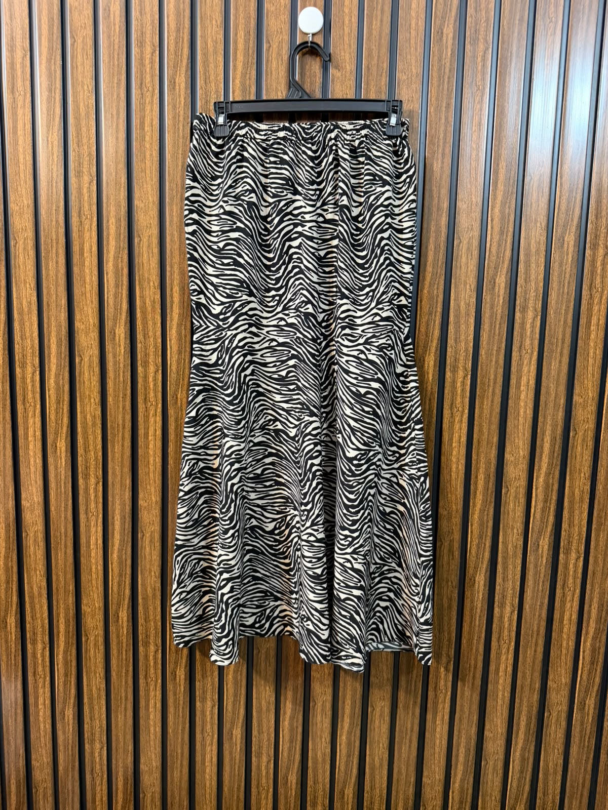 Waist 30  Length 33  Fabric Silk Women's Smart Skirt