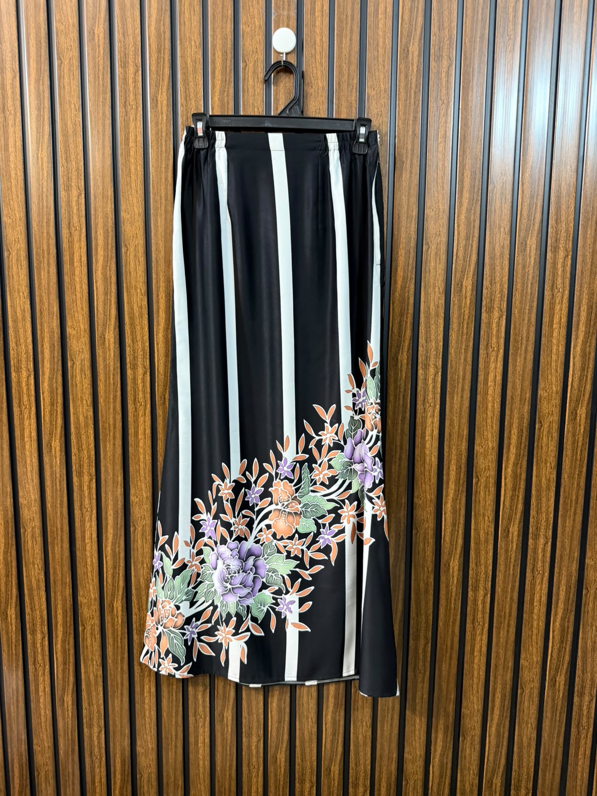 Waist 28  Length 38  Fabric Silk Branded Ladies Skirt