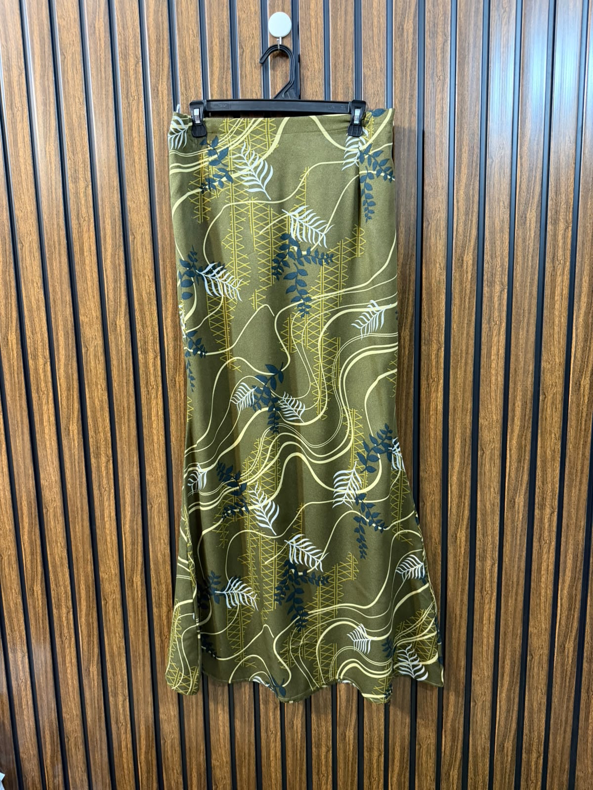 Waist 34  Length 42  Fabric Silk Women's Elegant Skirt