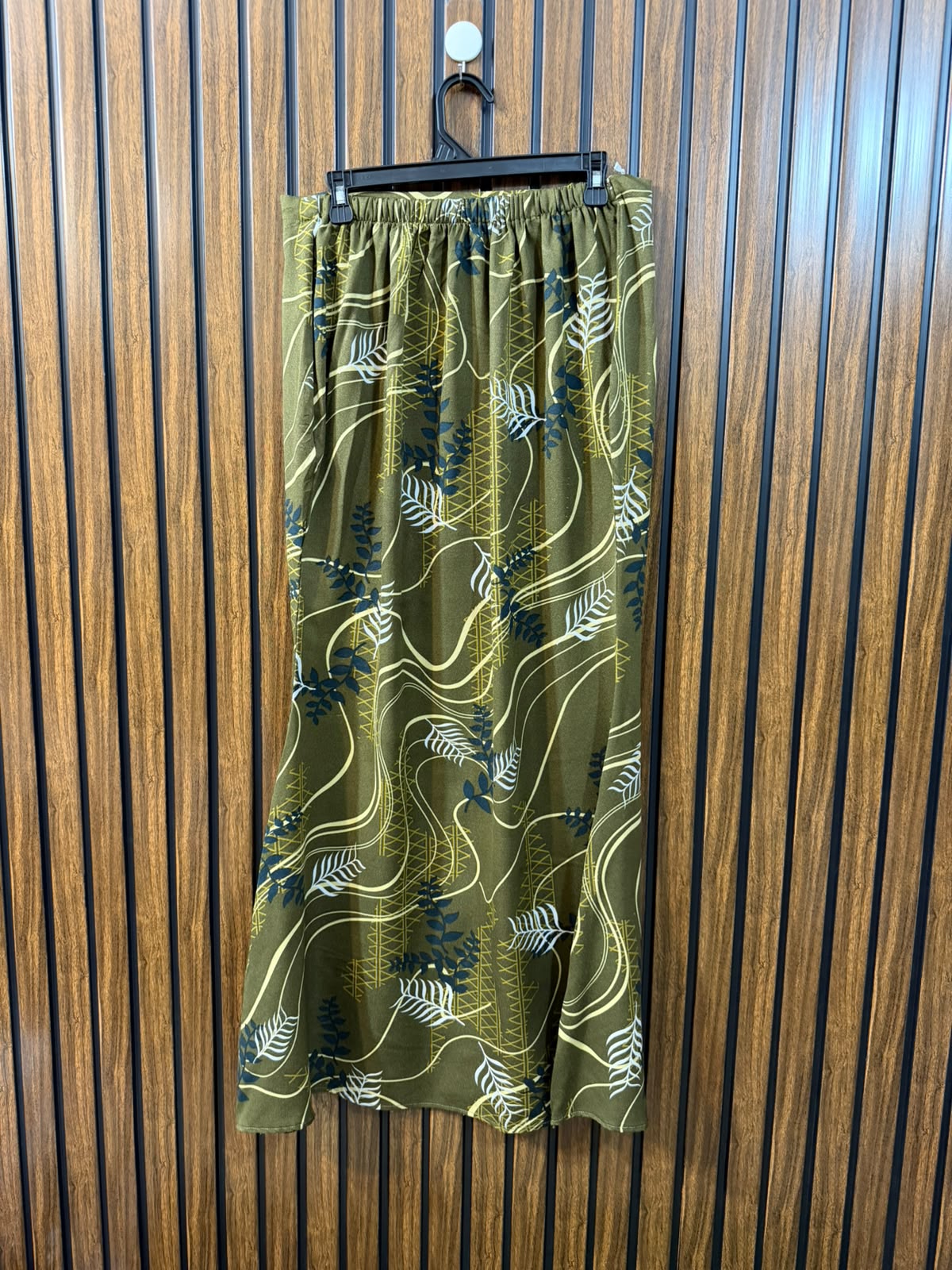 Waist 34  Length 42  Fabric Silk Women's Elegant Skirt