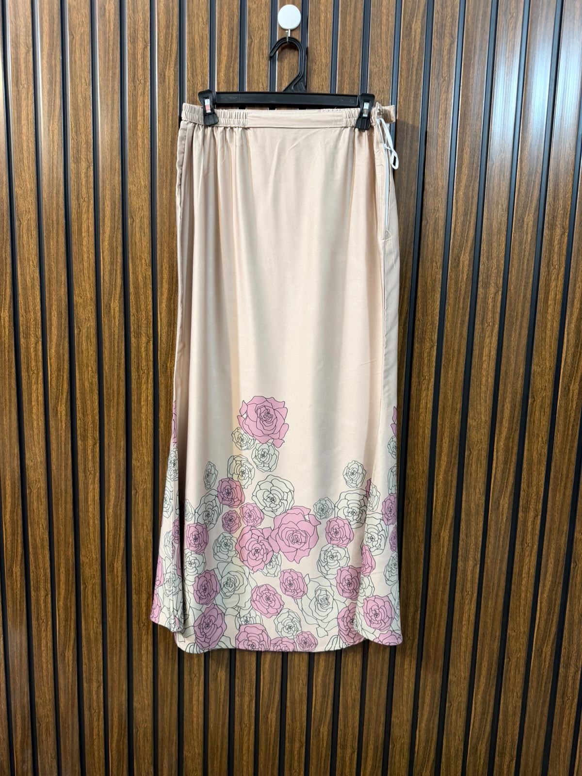 Waist 30  Length 39  Fabric Silk Western Women's Casual Skirt