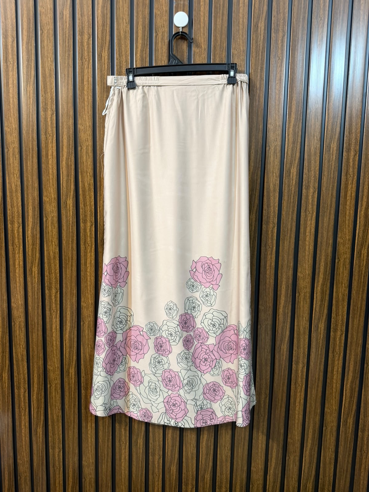 Waist 30  Length 39  Fabric Silk Western Women's Casual Skirt